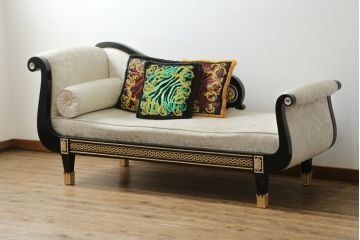 中古　スペイン高級家具　マリネール(MARINER)　ヴェルサーチ(VERSACE)クッション付き　ラグジュアリーな雰囲気あふれるカウチソファ(シェーズロング、2人掛け、長椅子、寝椅子)(定価約207万円)(R-076553)