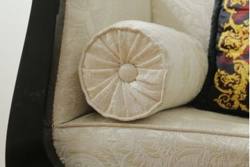 中古　スペイン高級家具　マリネール(MARINER)　ヴェルサーチ(VERSACE)クッション付き　ラグジュアリーな雰囲気あふれるカウチソファ(シェーズロング、2人掛け、長椅子、寝椅子)(定価約207万円)(R-076553)