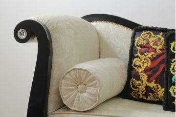 中古　スペイン高級家具　マリネール(MARINER)　ヴェルサーチ(VERSACE)クッション付き　ラグジュアリーな雰囲気あふれるカウチソファ(シェーズロング、2人掛け、長椅子、寝椅子)(定価約207万円)(R-076553)