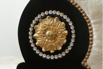 中古　スペイン高級家具　マリネール(MARINER)　ヴェルサーチ(VERSACE)クッション付き　ラグジュアリーな雰囲気あふれるカウチソファ(シェーズロング、2人掛け、長椅子、寝椅子)(定価約207万円)(R-076553)