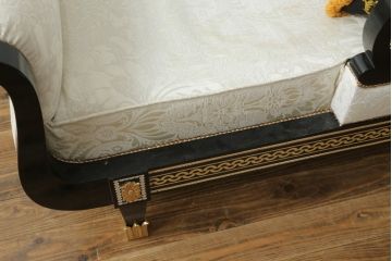 中古　スペイン高級家具　マリネール(MARINER)　ヴェルサーチ(VERSACE)クッション付き　ラグジュアリーな雰囲気あふれるカウチソファ(シェーズロング、2人掛け、長椅子、寝椅子)(定価約207万円)(R-076553)