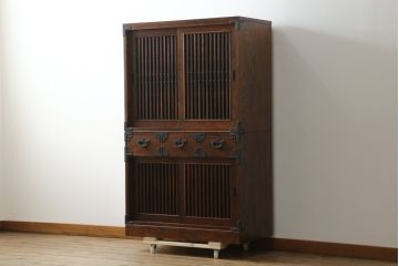 中古　美品　国産職人手作り　前面欅(ケヤキ)材玉杢　和の空間づくりにおすすめの重ね戸棚(食器棚、収納棚、キャビネット)(R-076554)