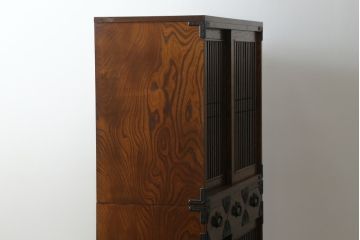 中古　美品　国産職人手作り　前面欅(ケヤキ)材玉杢　和の空間づくりにおすすめの重ね戸棚(食器棚、収納棚、キャビネット)(R-076554)