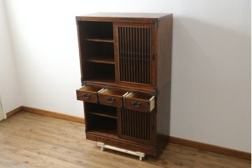 中古　美品　国産職人手作り　前面欅(ケヤキ)材玉杢　和の空間づくりにおすすめの重ね戸棚(食器棚、収納棚、キャビネット)(R-076554)