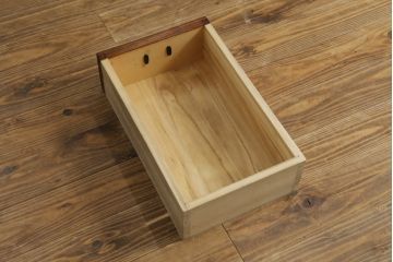 中古　美品　国産職人手作り　前面欅(ケヤキ)材玉杢　和の空間づくりにおすすめの重ね戸棚(食器棚、収納棚、キャビネット)(R-076554)
