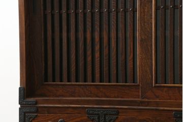 中古　美品　国産職人手作り　前面欅(ケヤキ)材玉杢　和の空間づくりにおすすめの重ね戸棚(食器棚、収納棚、キャビネット)(R-076554)