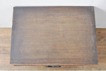 和製アンティーク　時代の流れを感じる佇まいが魅力的な金具付きの小引き出し(小物入れ、小物収納、卓上収納)(R-076556)