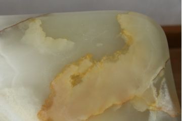 中古　六本木アピス(APIS)取り扱い　イタリア家具　天板大理石　高級感ある佇まいが魅力的なローテーブル(リビングテーブル、センターテーブル、サイドテーブル)(定価約27万円)(R-076558)