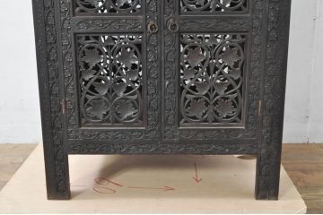 アンティーク家具　インド　美しい総彫り仕上げの組み立て式サイドキャビネット(サイドテーブル、収納棚、戸棚、花台、飾り台)(R-076560)
