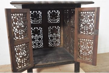 アンティーク家具　インド　美しい総彫り仕上げの組み立て式サイドキャビネット(サイドテーブル、収納棚、戸棚、花台、飾り台)(R-076560)
