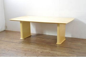 中古　美品!!　高級品　IDC大塚家具取り扱い　松創　ウィーン/ウェーブ No.1　ホワイトシカモア材が美しいダイニングテーブル(食卓、4人掛け、四人掛け、6人掛け、六人掛け)(定価約135万円)(R-076561)