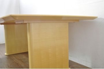 中古　美品!!　高級品　IDC大塚家具取り扱い　松創　ウィーン/ウェーブ No.1　ホワイトシカモア材が美しいダイニングテーブル(食卓、4人掛け、四人掛け、6人掛け、六人掛け)(定価約135万円)(R-076561)