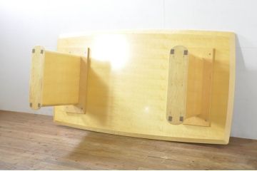 中古　美品!!　高級品　IDC大塚家具取り扱い　松創　ウィーン/ウェーブ No.1　ホワイトシカモア材が美しいダイニングテーブル(食卓、4人掛け、四人掛け、6人掛け、六人掛け)(定価約135万円)(R-076561)