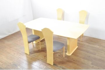 中古　美品!!　高級品　IDC大塚家具取り扱い　松創　ウィーン/ウェーブ No.1　ホワイトシカモア材が美しいダイニングテーブル(食卓、4人掛け、四人掛け、6人掛け、六人掛け)(定価約135万円)(R-076561)
