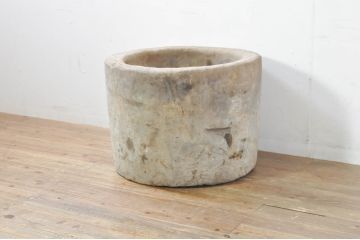 和製アンティーク　枯れた雰囲気が味わい深いどっしりとした臼(ウス、うす、ディスプレイ、DIY、古道具)(R-076565)