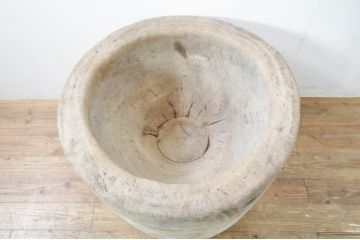 和製アンティーク　枯れた雰囲気が味わい深いどっしりとした臼(ウス、うす、ディスプレイ、DIY、古道具)(R-076565)
