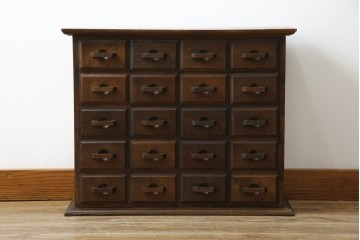 和製ヴィンテージ　引き出し20杯　使い込まれた風合いが味わい深い薬箪笥　(R-076566)