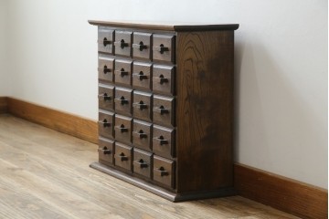 和製ヴィンテージ　引き出し20杯　使い込まれた風合いが味わい深い薬箪笥　(R-076566)