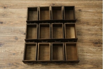 和製ヴィンテージ　引き出し20杯　使い込まれた風合いが味わい深い薬箪笥　(R-076566)