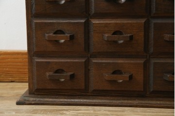 和製ヴィンテージ　引き出し20杯　使い込まれた風合いが味わい深い薬箪笥　(R-076566)