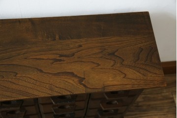 和製ヴィンテージ　引き出し20杯　使い込まれた風合いが味わい深い薬箪笥　(R-076566)