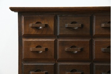 和製ヴィンテージ　引き出し20杯　使い込まれた風合いが味わい深い薬箪笥　(R-076566)