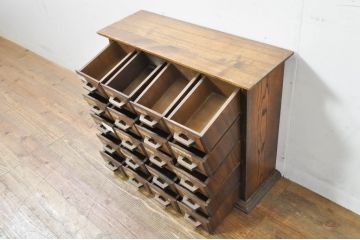 和製ビンテージ　引き出し20杯　使い込まれた風合いが味わい深い小引き出し(小物収納、収納箪笥、整理箪笥、卓上収納、薬箪笥、ヴィンテージ)(R-076567)