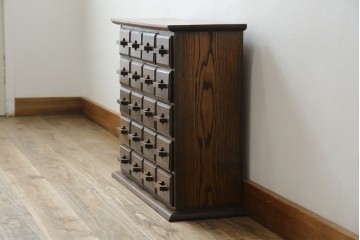 和製ヴィンテージ　引き出し20杯　使い込まれた風合いが味わい深い小引き出し　(R-076567)