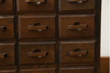 和製ヴィンテージ　引き出し20杯　使い込まれた風合いが味わい深い小引き出し　(R-076567)