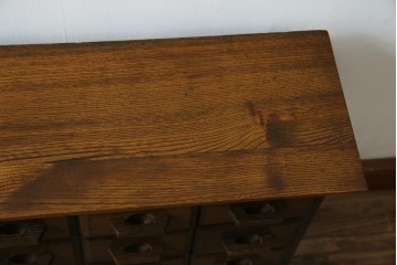 和製ヴィンテージ　引き出し20杯　使い込まれた風合いが味わい深い小引き出し　(R-076567)