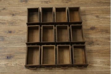 和製ヴィンテージ　引き出し20杯　使い込まれた風合いが味わい深い小引き出し　(R-076567)