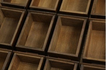 和製ヴィンテージ　引き出し20杯　使い込まれた風合いが味わい深い小引き出し　(R-076567)