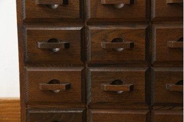 和製ヴィンテージ　引き出し20杯　使い込まれた風合いが味わい深い小引き出し　(R-076567)