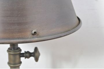 ビンテージ照明　メンズライクな空間づくりに真鍮製の活躍するスタンドライト(フロアスタンド、卓上照明、テーブルライト、ヴィンテージ)(R-076568)