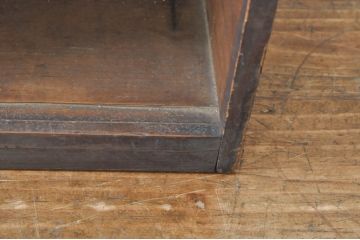 和製アンティーク　時代の流れを感じる佇まいが魅力的な倹飩(けんどん)戸付き収納棚(靴箱、下駄箱、花台、飾り台)(R-076571)