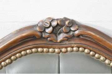 中古　カリモク家具(karimoku)　domani(ドマーニ)　Louis(ルイ)XVシリーズ　本革(レザー)　シックでクラシカルな雰囲気漂うダイニングチェア4脚セット(椅子、イス)(定価4脚で約200万円)(R-076576)