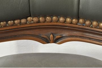 中古　カリモク家具(karimoku)　domani(ドマーニ)　Louis(ルイ)XVシリーズ　本革(レザー)　シックでクラシカルな雰囲気漂うダイニングチェア4脚セット(椅子、イス)(定価4脚で約200万円)(R-076576)