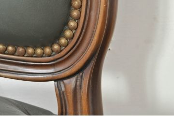 中古　カリモク家具(karimoku)　domani(ドマーニ)　Louis(ルイ)XVシリーズ　本革(レザー)　シックでクラシカルな雰囲気漂うダイニングチェア4脚セット(椅子、イス)(定価4脚で約200万円)(R-076576)