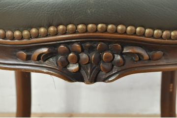 中古　カリモク家具(karimoku)　domani(ドマーニ)　Louis(ルイ)XVシリーズ　本革(レザー)　シックでクラシカルな雰囲気漂うダイニングチェア4脚セット(椅子、イス)(定価4脚で約200万円)(R-076576)