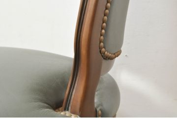 中古　カリモク家具(karimoku)　domani(ドマーニ)　Louis(ルイ)XVシリーズ　本革(レザー)　シックでクラシカルな雰囲気漂うダイニングチェア4脚セット(椅子、イス)(定価4脚で約200万円)(R-076576)