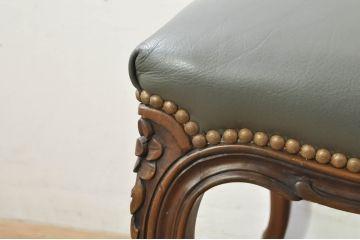 中古　カリモク家具(karimoku)　domani(ドマーニ)　Louis(ルイ)XVシリーズ　本革(レザー)　シックでクラシカルな雰囲気漂うダイニングチェア4脚セット(椅子、イス)(定価4脚で約200万円)(R-076576)