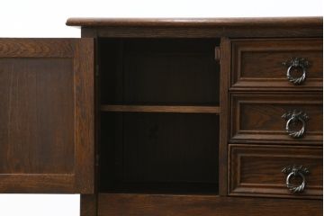 イギリスビンテージ　Old Charm(オールドチャーム)　渋い木の色味が魅力的なサイドボード(サイドキャビネット、コンソールテーブル、英国、ヴィンテージ)(R-076579)