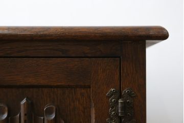 イギリスビンテージ　Old Charm(オールドチャーム)　渋い木の色味が魅力的なサイドボード(サイドキャビネット、コンソールテーブル、英国、ヴィンテージ)(R-076579)