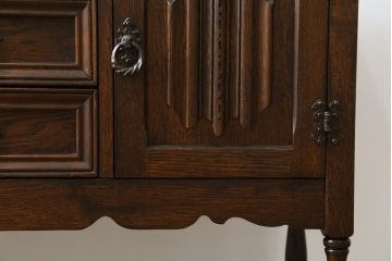 イギリスビンテージ　Old Charm(オールドチャーム)　渋い木の色味が魅力的なサイドボード(サイドキャビネット、コンソールテーブル、英国、ヴィンテージ)(R-076579)