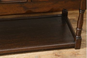 イギリスビンテージ　Old Charm(オールドチャーム)　渋い木の色味が魅力的なサイドボード(サイドキャビネット、コンソールテーブル、英国、ヴィンテージ)(R-076579)