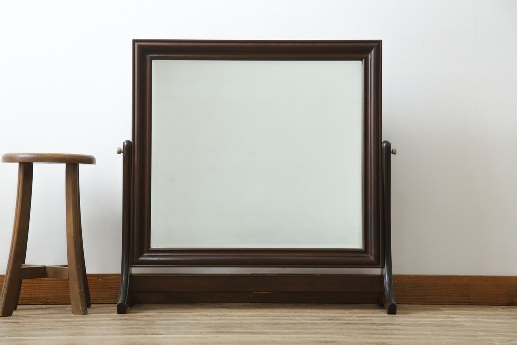 中古　松本民芸家具　シックな佇まいが魅力的なA型置き鏡　定価約14万3千円　(R-076589)