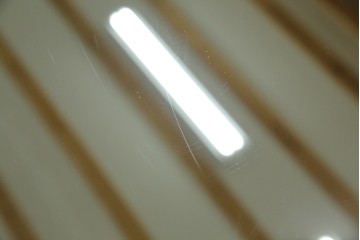 中古　松本民芸家具　シックな佇まいが魅力的なA型置き鏡　定価約14万3千円　(R-076589)