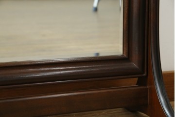 中古　松本民芸家具　シックな佇まいが魅力的なA型置き鏡　定価約14万3千円　(R-076589)