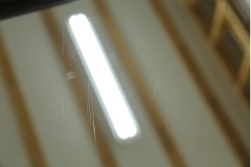 中古　松本民芸家具　シックな佇まいが魅力的なA型置き鏡　定価約14万3千円　(R-076589)