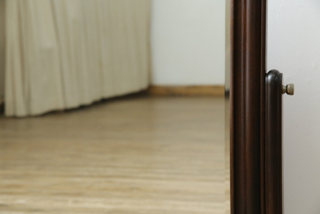 中古　松本民芸家具　シックな佇まいが魅力的なA型置き鏡　定価約14万3千円　(R-076589)